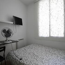 Private room for rent for €500 per month in Madrid, Calle Mayor