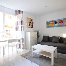 Studio for rent for €900 per month in Madrid, Calle Ramón Luján