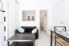 Studio for rent for €800 per month in Madrid, Calle Rodrigo Uhagón
