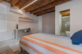 Privé kamer te huur voor € 748 per maand in Ferrara, Via Fondobanchetto