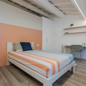 WG-Zimmer zu mieten für 660 € pro Monat in Ferrara, Via Fondobanchetto