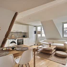 Apartment for rent for €1,962 per month in Paris, Rue du Temple