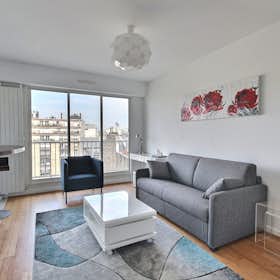Apartment for rent for €2,438 per month in Paris, Boulevard de Grenelle