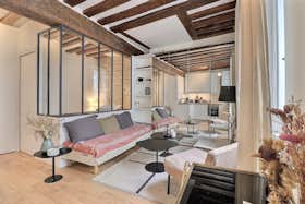 Studio for rent for €1,684 per month in Paris, Rue Poissonnière