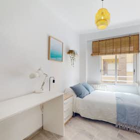 Private room for rent for €325 per month in Valencia, Avinguda de Burjassot