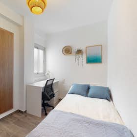 Private room for rent for €300 per month in Valencia, Avinguda de Burjassot