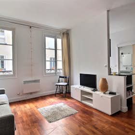 Studio for rent for €1,220 per month in Paris, Rue Keller