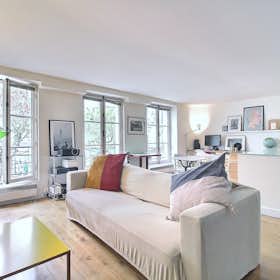 Apartment for rent for €2,601 per month in Paris, Rue du Caire