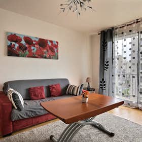 Apartment for rent for €2,064 per month in Paris, Rue de Lourmel