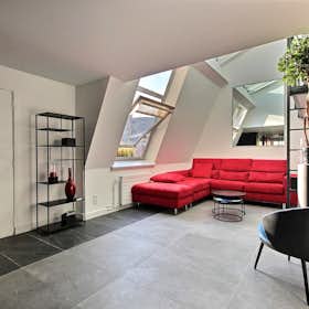 Apartment for rent for €2,189 per month in Boulogne-Billancourt, Rue des Princes