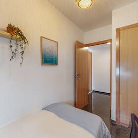 Private room for rent for €350 per month in Valencia, Avinguda del Port