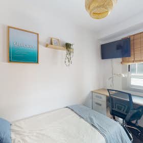 Private room for rent for €325 per month in Valencia, Avinguda del Port