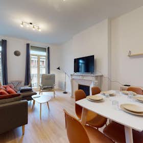 Quarto privado for rent for € 430 per month in Marseille, Boulevard d'Athènes