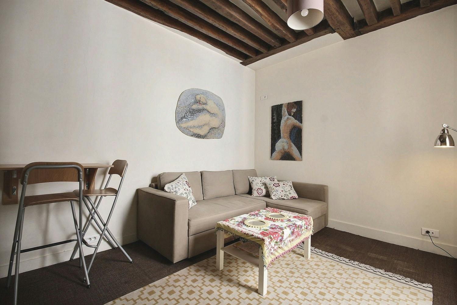 Studio for rent for €1,336 per month in Paris, Boulevard Saint-Germain