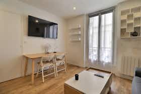 Appartement te huur voor € 1.272 per maand in Paris, Rue Myrha