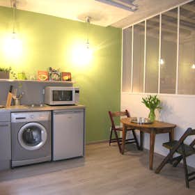Studio for rent for €1,367 per month in Paris, Rue du Nil
