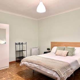 Private room for rent for €490 per month in Madrid, Plaza de los Herradores