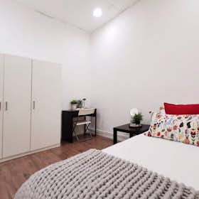 Private room for rent for €490 per month in Madrid, Calle de los Caños del Peral