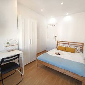 Private room for rent for €640 per month in Madrid, Calle de Bailén