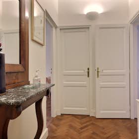 Apartment for rent for €2,052 per month in Paris, Rue des Pâtures