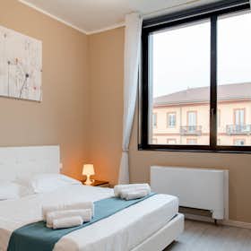 Apartment for rent for €1,963 per month in Turin, Via Nizza
