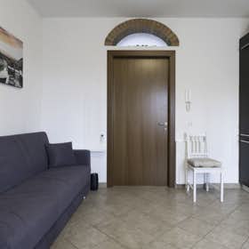 Apartment for rent for €1,900 per month in Milan, Via Andrea Ponti