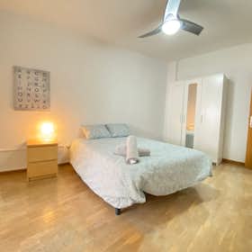 Private room for rent for €500 per month in Madrid, Avenida de Nuestra Señora de Valvanera