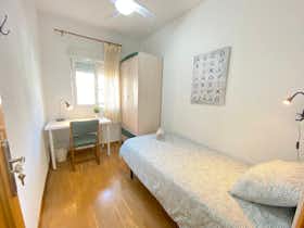 Private room for rent for €340 per month in Madrid, Avenida de Nuestra Señora de Valvanera