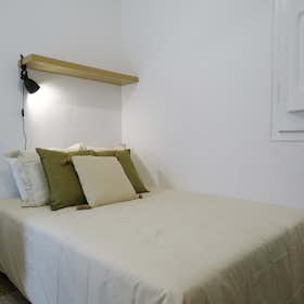 Private room for rent for €830 per month in Barcelona, Carrer d'Aragó