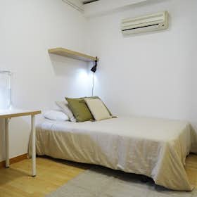 Private room for rent for €890 per month in Barcelona, Carrer de Pallars