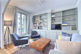 Apartment for rent for €2,120 per month in Paris, Rue Ordener