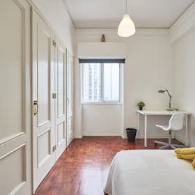 Private room for rent for €490 per month in Lisbon, Rua Sampaio e Pina