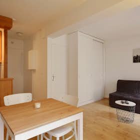 Studio for rent for €1,242 per month in Neuilly-sur-Seine, Rue Ybry