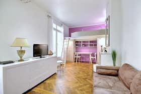 Studio for rent for €1,284 per month in Paris, Cité de Trévise