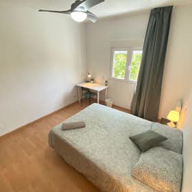 Private room for rent for €480 per month in Madrid, Calle de Pedro Laborde