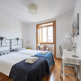 Apartment for rent for €2,000 per month in Lisbon, Rua Manuel Bernardes