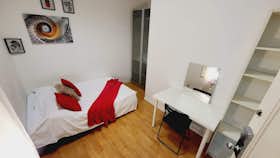 Private room for rent for €625 per month in Madrid, Calle Gran Vía