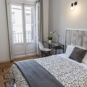 Private room for rent for €680 per month in Madrid, Calle del Conde de Romanones