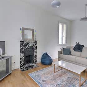 公寓 正在以 €2,109 的月租出租，其位于 Paris, Villa Flore