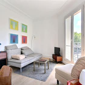 Mieszkanie do wynajęcia za 2484 € miesięcznie w mieście Paris, Rue Desnouettes