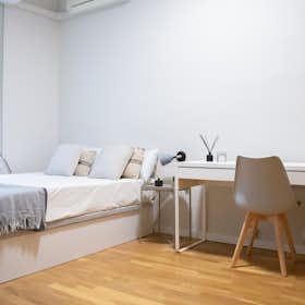 Private room for rent for €630 per month in Barcelona, Carrer d'Aragó