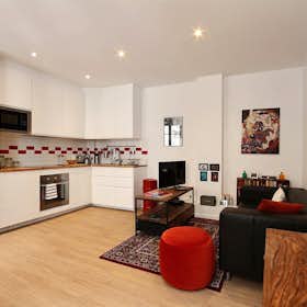 Apartment for rent for €2,014 per month in Paris, Quai d'Anjou