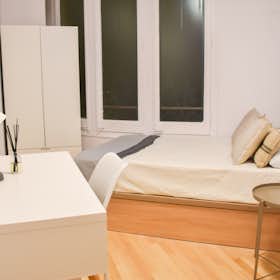 Private room for rent for €460 per month in Barcelona, Carrer de Roger de Llúria