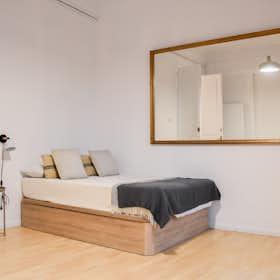 Private room for rent for €830 per month in Barcelona, Carrer de Roger de Llúria