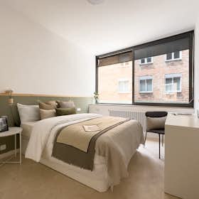 Private room for rent for €680 per month in Barcelona, Carrer d'Aribau