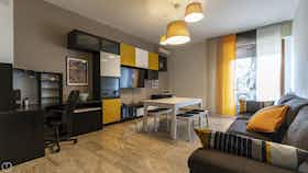公寓 正在以 €2,015 的月租出租，其位于 Bologna, Via Duccio di Boninsegna