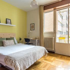 Private room for rent for €660 per month in Madrid, Calle de Orense