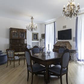 Apartment for rent for €4,515 per month in Milan, Via San Marco