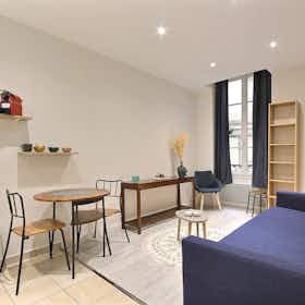 Studio à louer pour 1 177 €/mois à Paris, Rue Custine