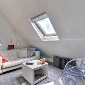 Studio for rent for €1,526 per month in Paris, Rue du Faubourg Saint-Honoré